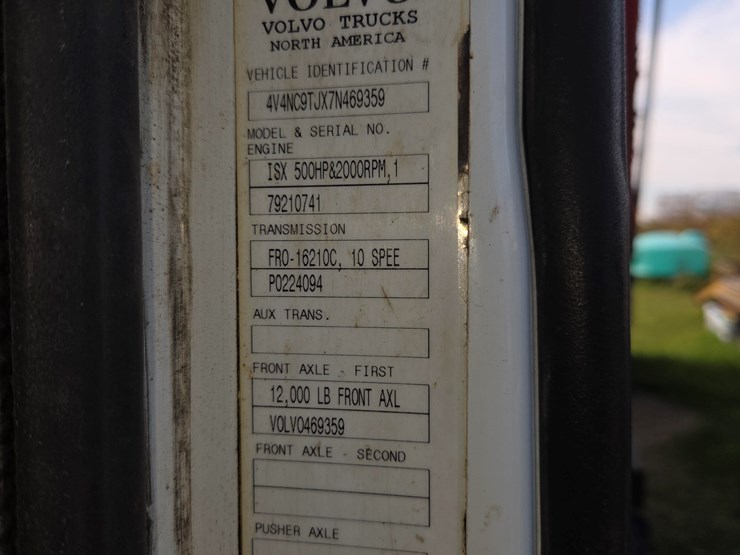 #2262-•-2007-volvo-semi-tractor-&-hilbilt-mfg.-trailer-(sheboygan,-wi)-image-44