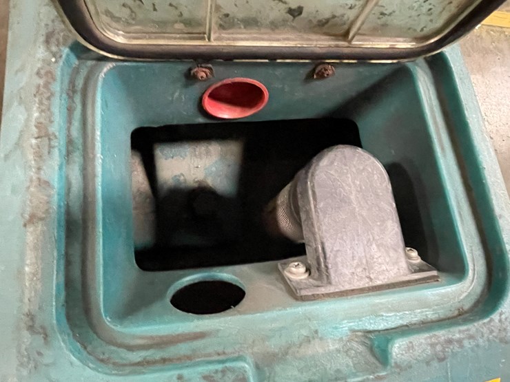 #7161-•-tennant-5280-floor-scrubber-image-18