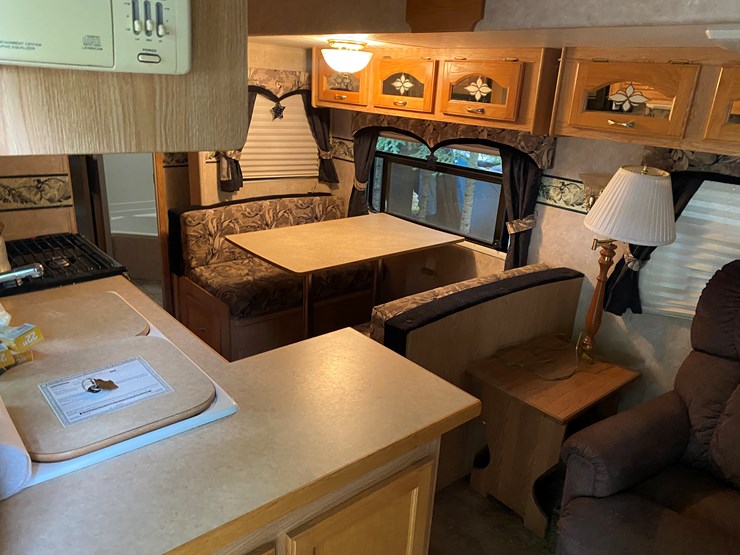 #3302-•-2004-k2-incorporated-sportsman-3803-camper-has-wi-title-(three-lakes,-wi)-image-9