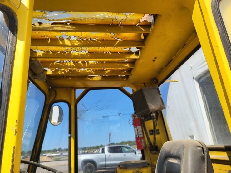 1975-hyster-11-ton-fork-lift-image-27