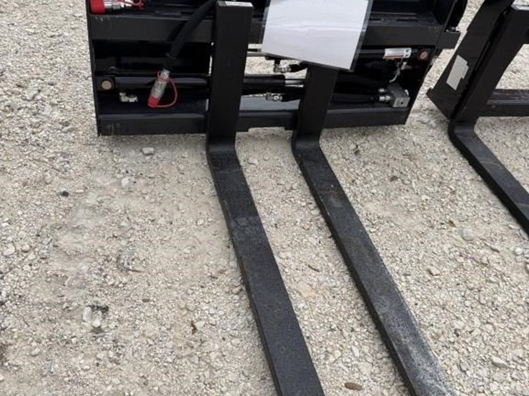 wolverine,-pfa-11-3300g,-hydraulic-pallet-forks.-image-1