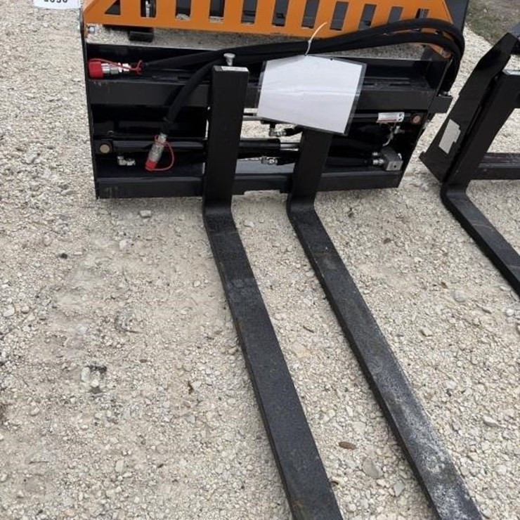 Wolverine, PFA-11-3300G, hydraulic pallet forks.