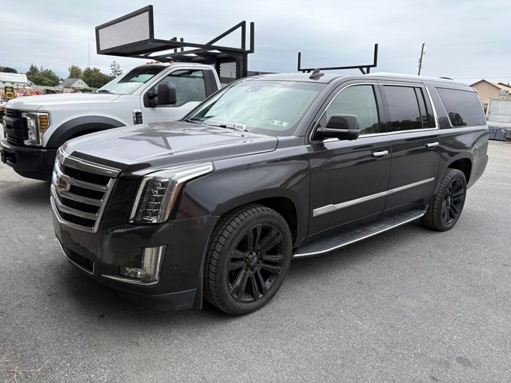 2017-cadillac-escalade-image-3
