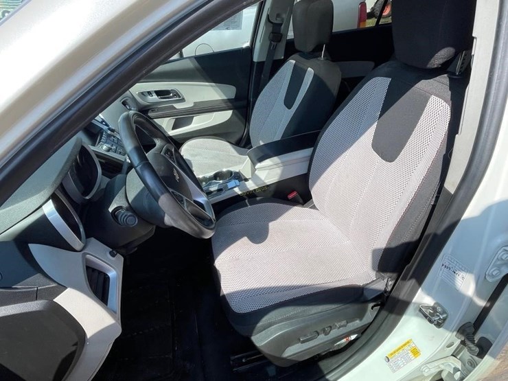 2015-chevrolet-equinox-lt-image-10