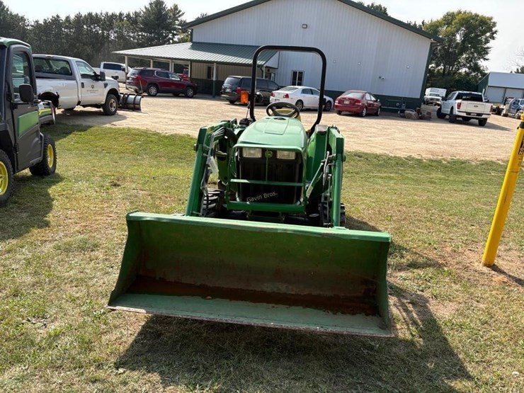 john-deere-3038e-image-2