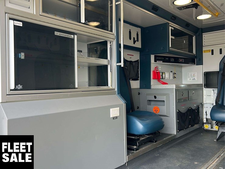 2017-chevrolet-express-s/a-ambulance-image-19