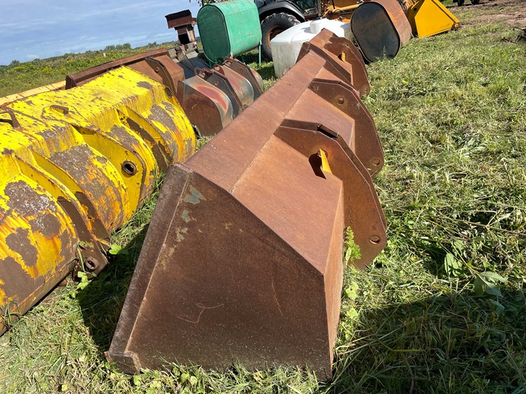#1148-•-front-loader-bucket-attachment-image-8