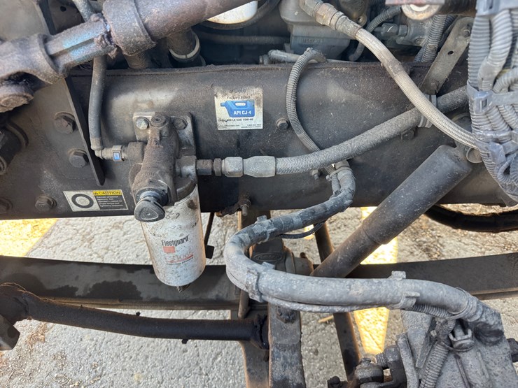 2008-peterbilt-335-image-42