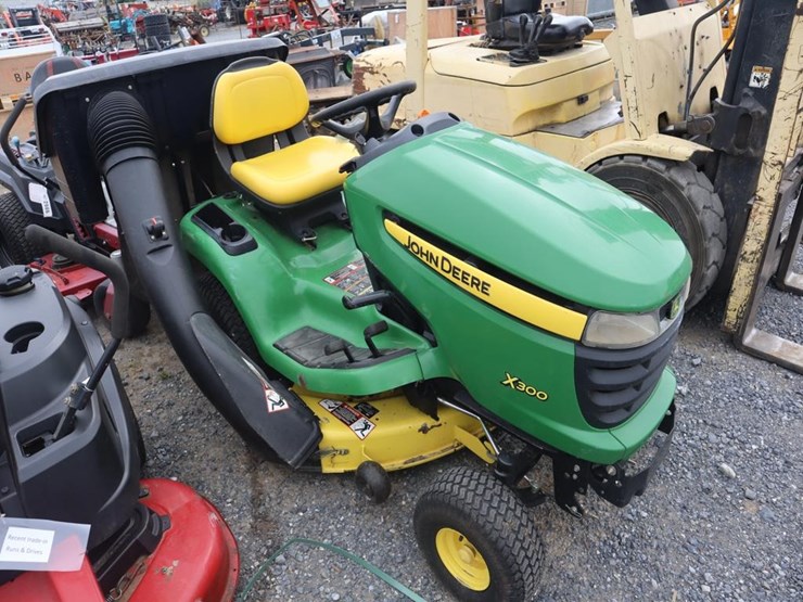 john-deere-x300-image-1