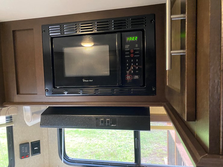 #3304-•-2016-cherokee-limited-274vfk-camper-(has-wi-title)-(three-lakes,-wi)-image-25