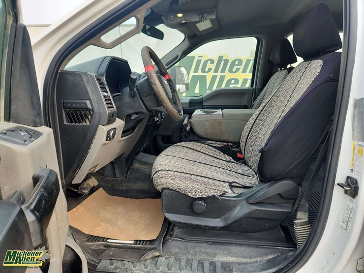 2021-ford-f350-image-8