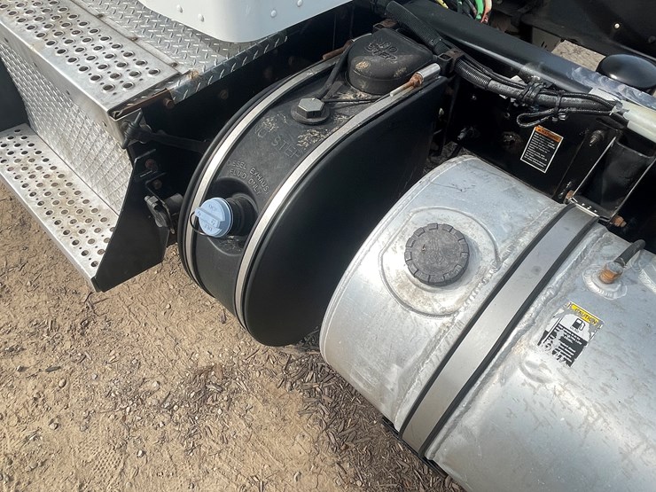 2013-kenworth-t370-image-48