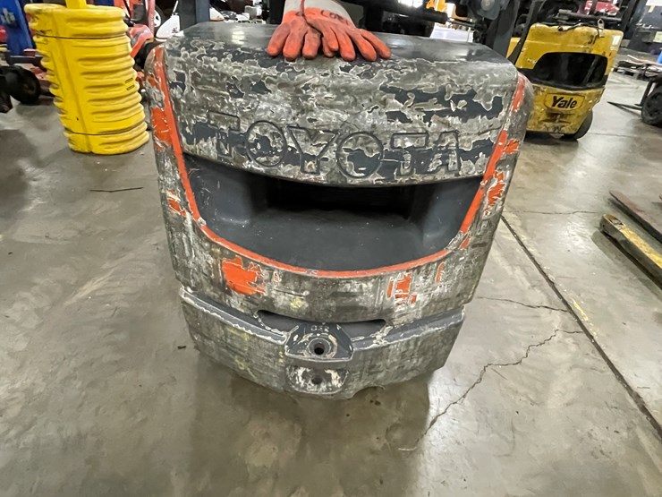 #8019-•-toyota-lp-powered-forklift-image-19