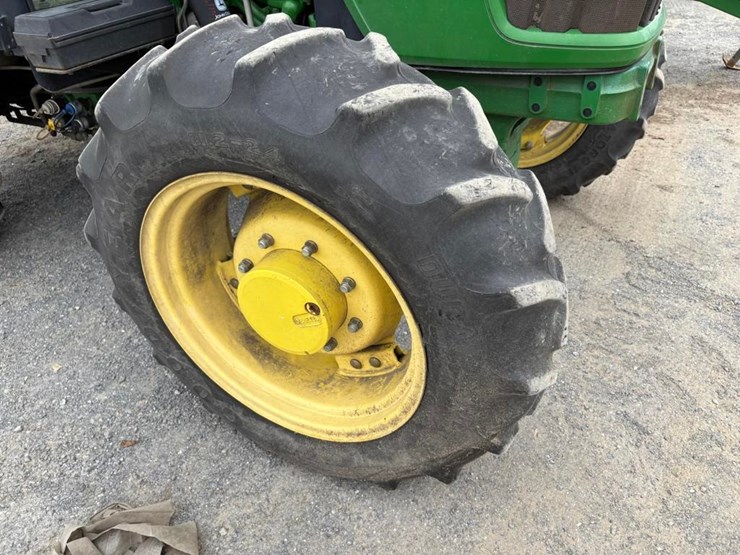 2012-john-deere-5083e-image-19