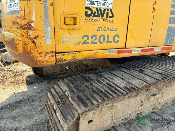 komatsu-pc220-lc-image-10