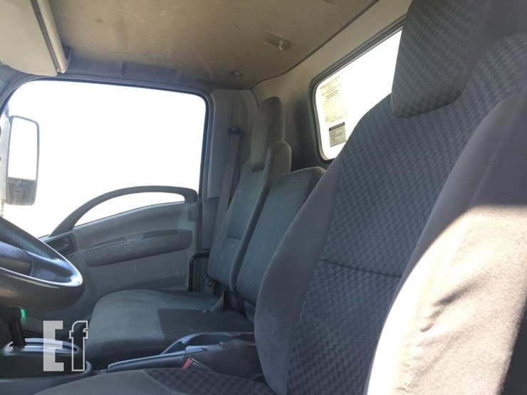 2009-isuzu-npr-image-9