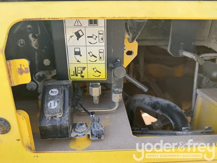 2017-hyundai-160d-9-image-23