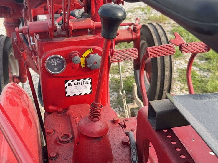 farmall-140-with-belly-mower-image-39