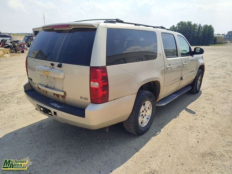 2007-chevrolet-suburban-image-4