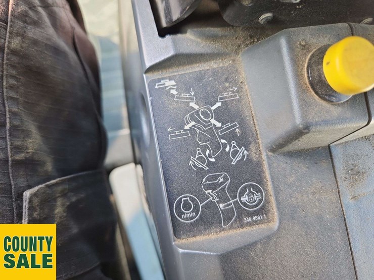 2015-caterpillar-160m-awd-image-18