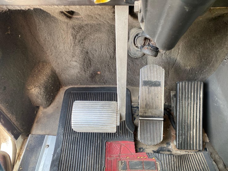 2002-ih-9200i-quad-axle-dump-truck-image-60