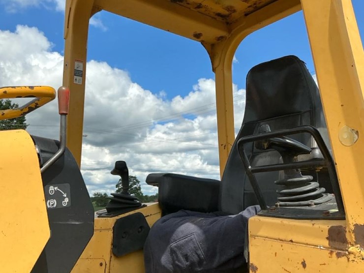 2002-deere-700h-image-54