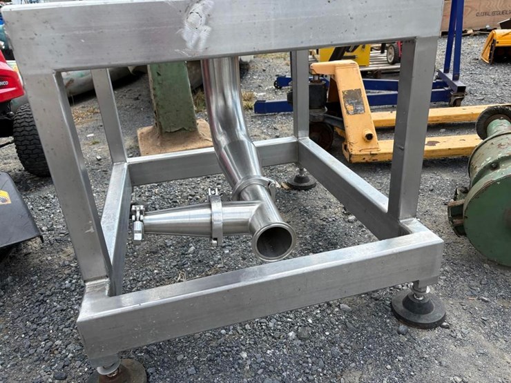 stainless-steel-tank-&-stand-image-3