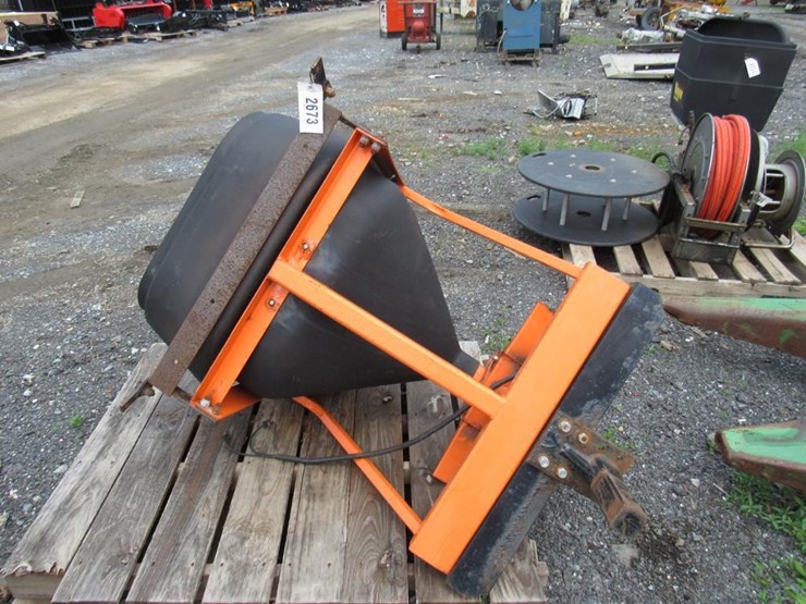 salt-dog-spreader-image-2