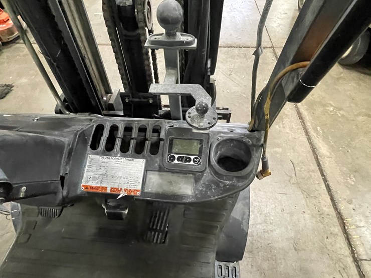 #8019-•-toyota-lp-powered-forklift-image-17