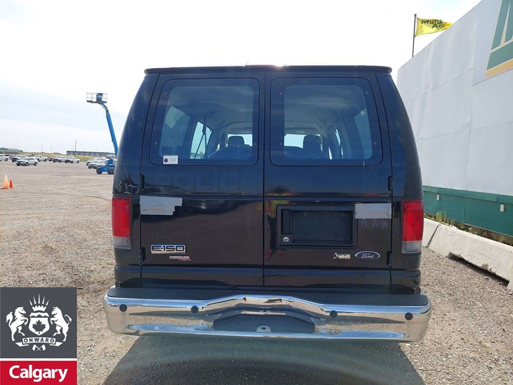2014-ford-e-series-e-150-super-duty-4x2-3dr-passenger-van-image-14