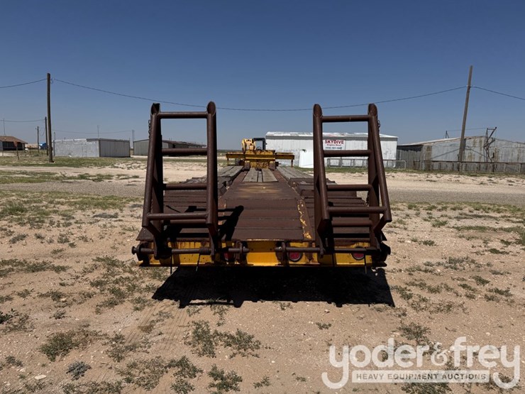 1983-century-lowboy-trailer,-dovetail,-ramps-image-4
