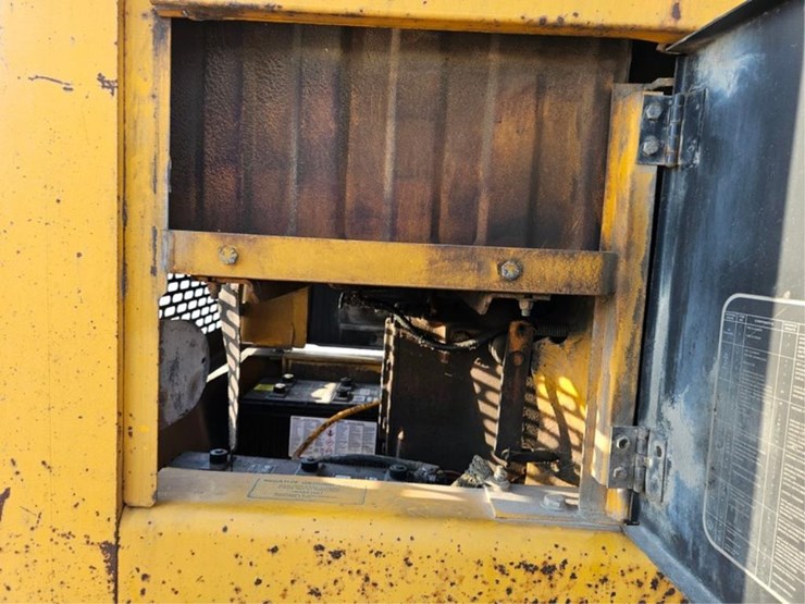 2012-deere-770a-image-32