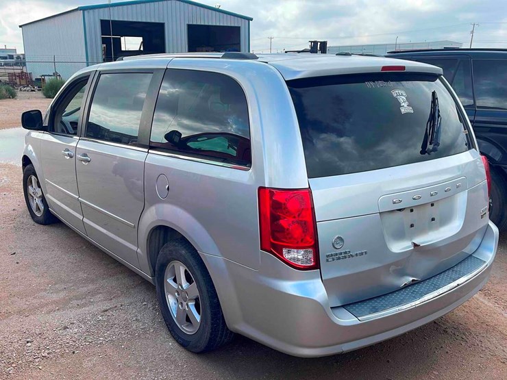 2011-dodge-caravan-image-4