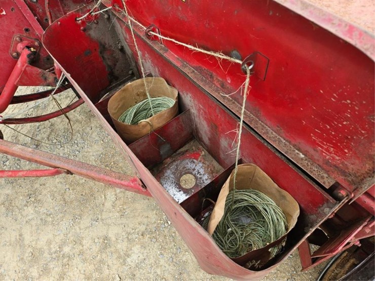 new-holland-275-image-19