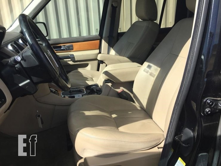2013-land-rover-lr4-image-8
