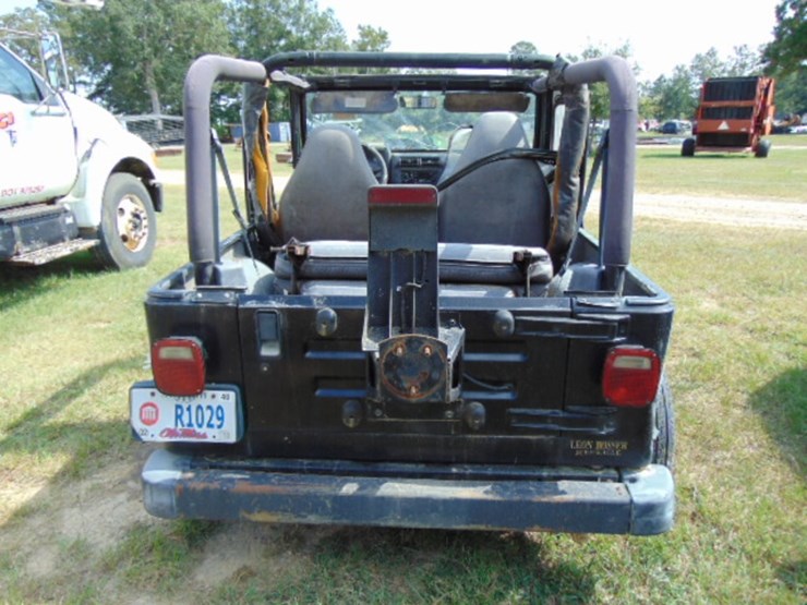 1996-jeep-wrangler-image-3