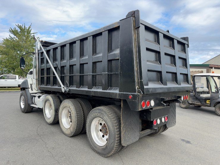 2014-caterpillar-ct660-image-3