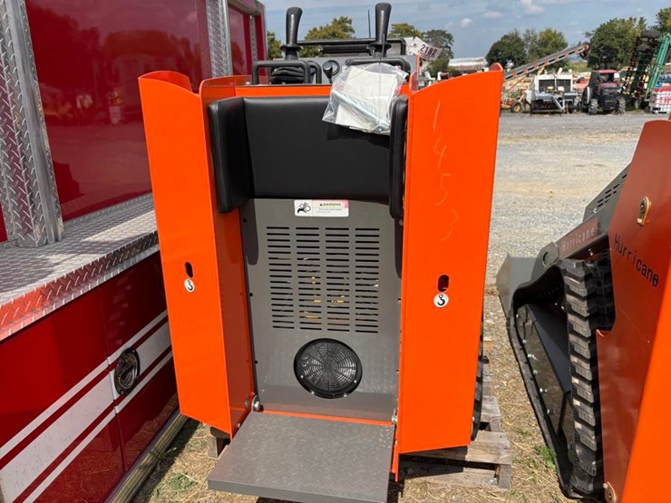 hrc700-mini-skid-steer-image-4