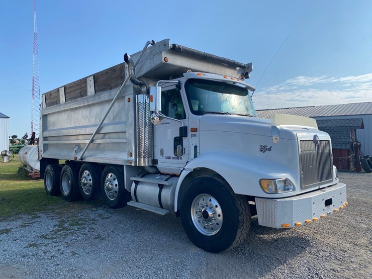 2002-ih-9200i-quad-axle-dump-truck-image-3