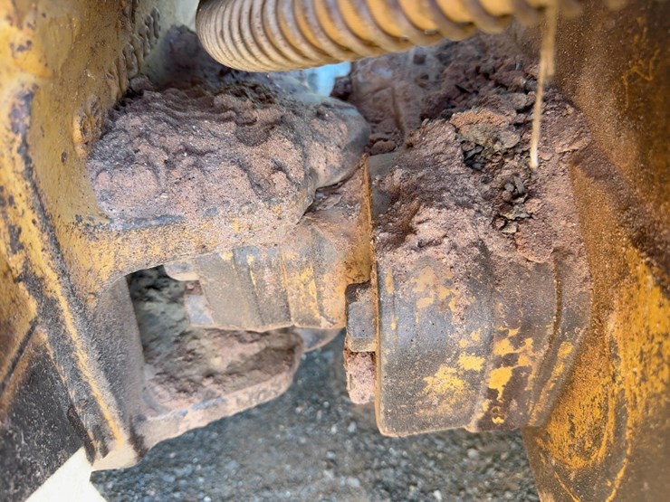 1996-caterpillar-d3c-xl-image-11