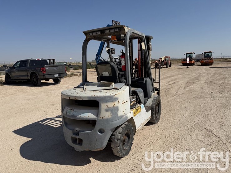 2017-nissan-fhd30t5v-image-5