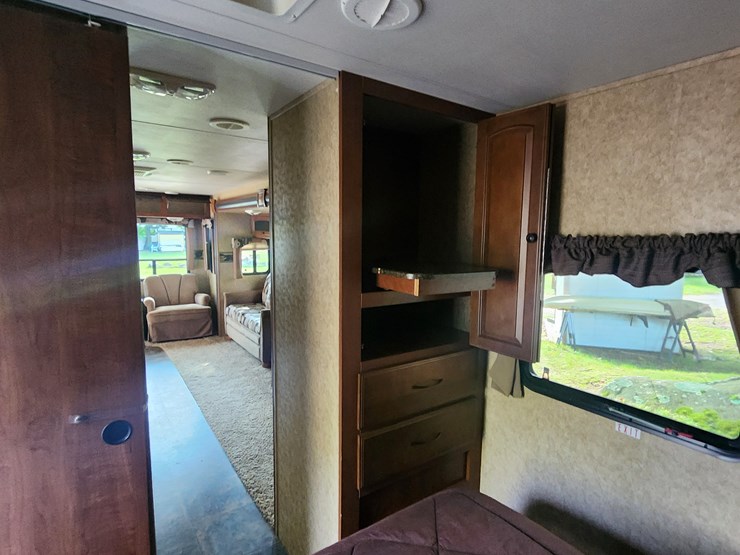 #3300-•-2012-north-trail-caliber-26lrss-camper-(has-mi-title)-(three-lakes,-wi)-image-44