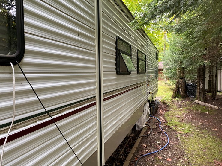 #3302-•-2004-k2-incorporated-sportsman-3803-camper-has-wi-title-(three-lakes,-wi)-image-28