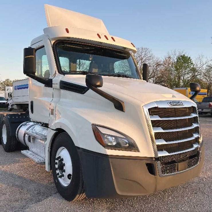 2019 FREIGHTLINER CASCADIA 126