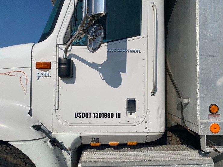 2002-ih-9200i-quad-axle-dump-truck-image-28
