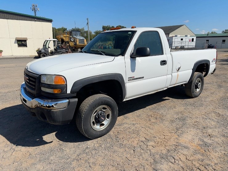 2005-gmc-sierra-2500hd-image-1