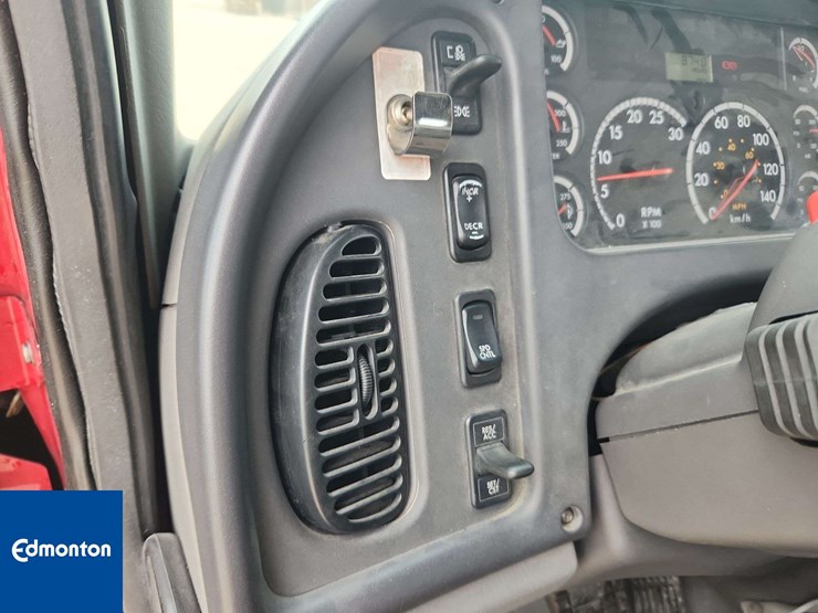 2004-freightliner-m2-106-s/a-emergency-support-truck-image-13