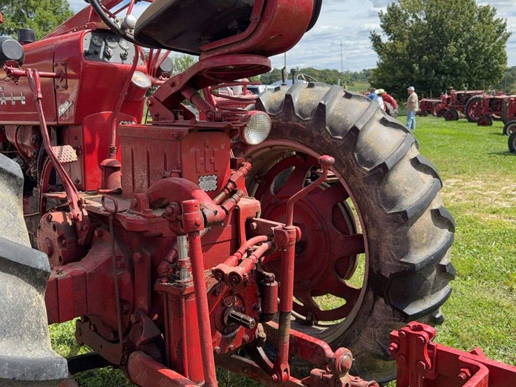farmall-400-image-97