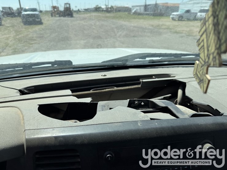 2010-chevrolet-silverado-1500-image-23