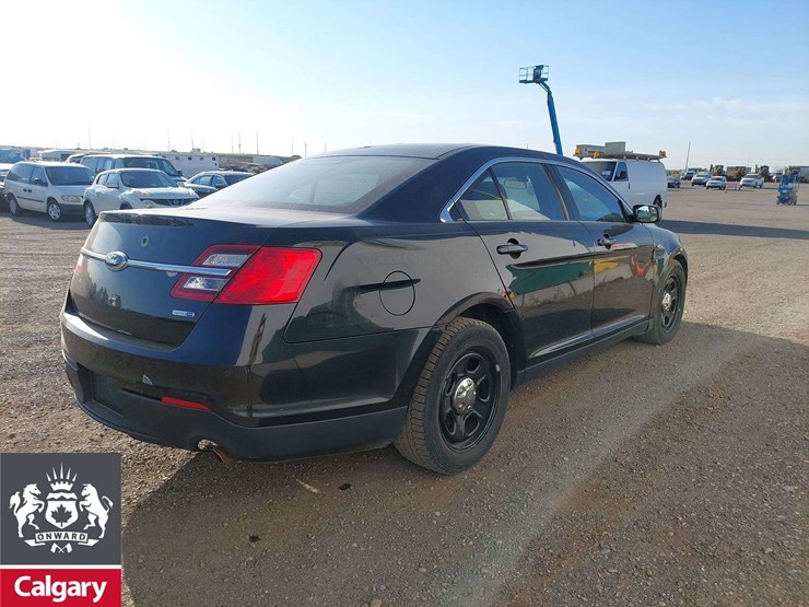 2014-ford-taurus-awd-4dr-sedan-image-4